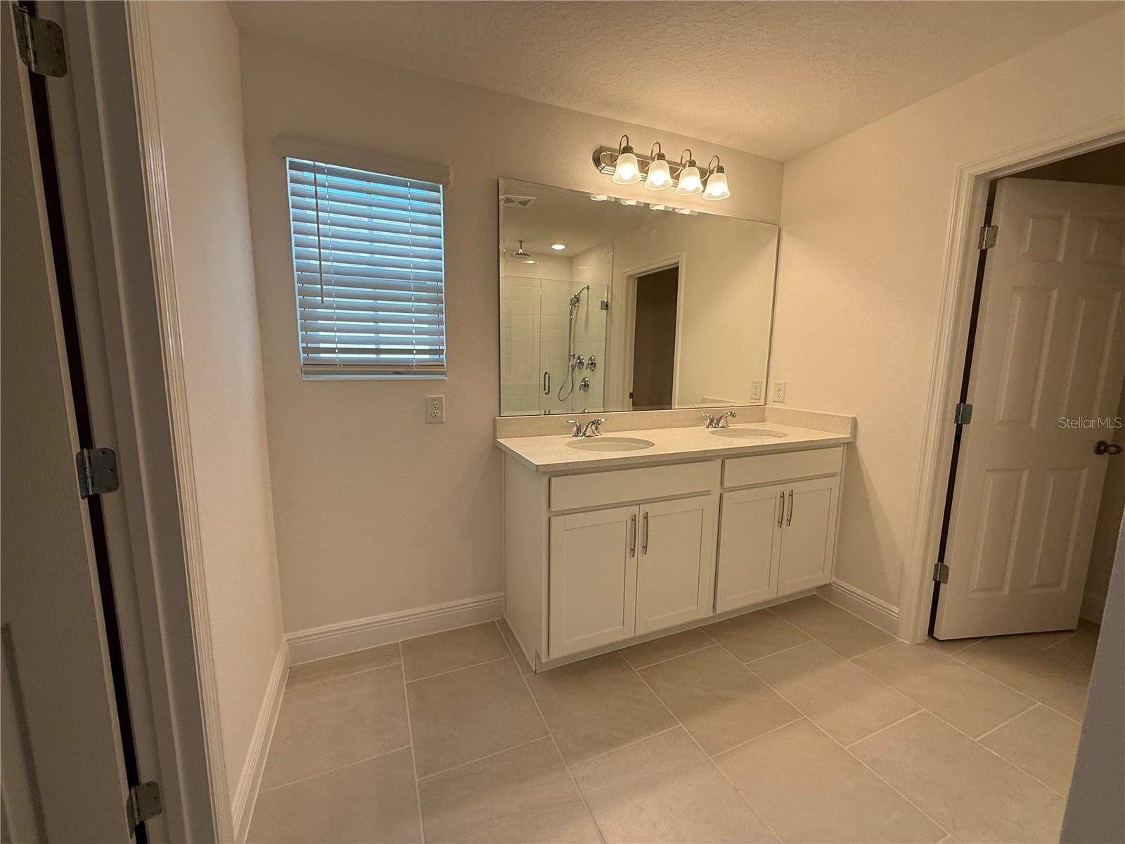 Image 31 of 37 For 14496 Crestavista Avenue