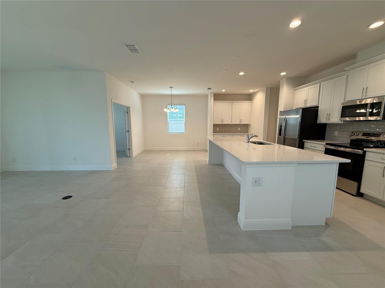Image 6 of 37 For 14496 Crestavista Avenue