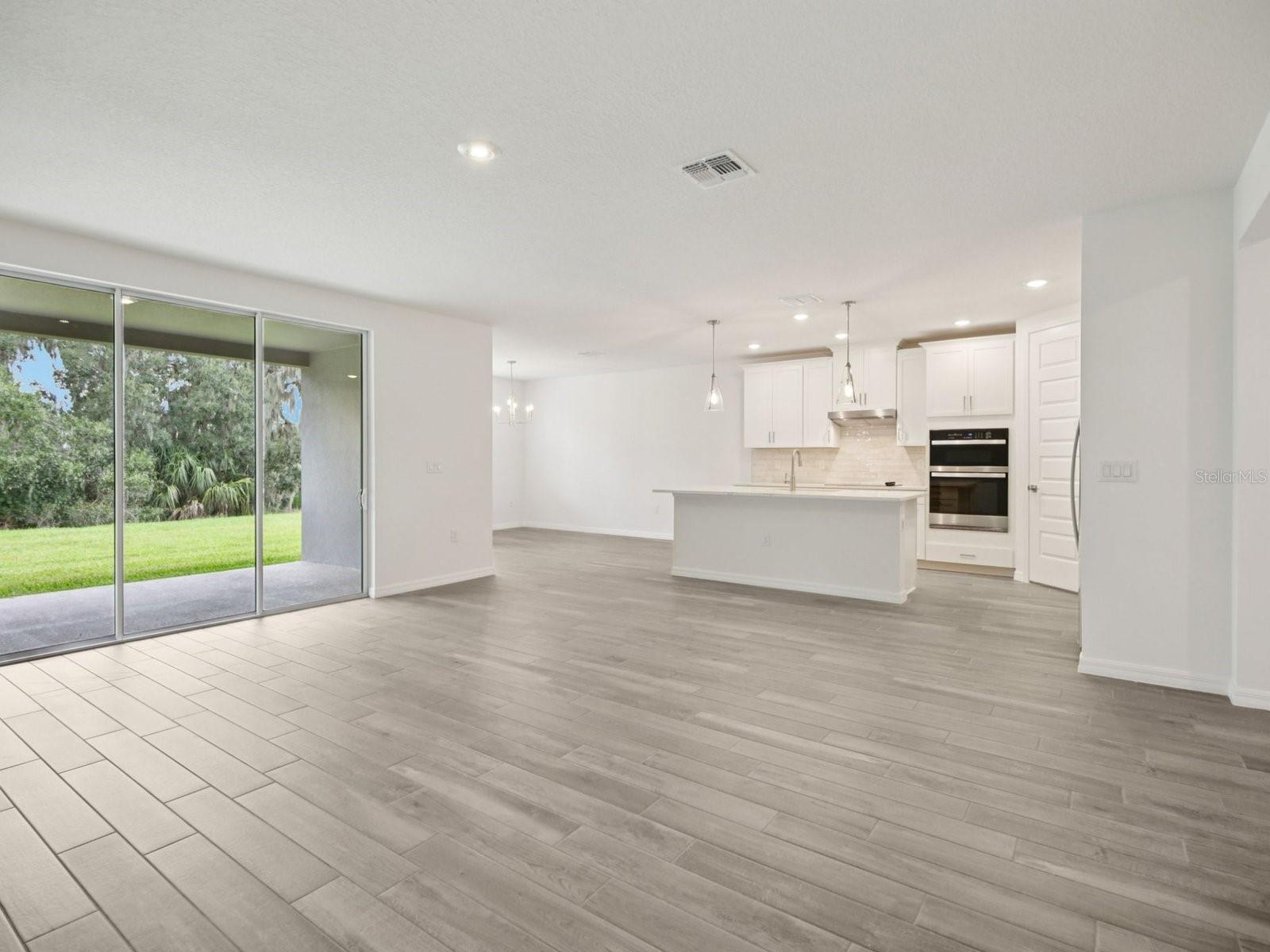 Image 8 of 47 For 13824 Richland Gulf Circle