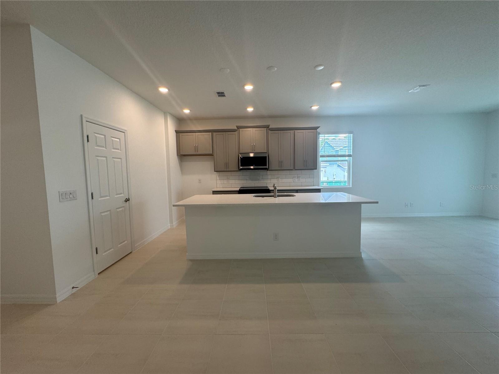 Image 2 of 9 For 701 Farfields Street