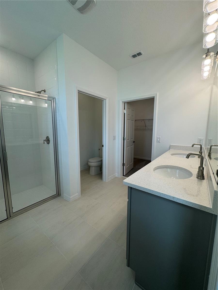 Image 7 of 9 For 701 Farfields Street