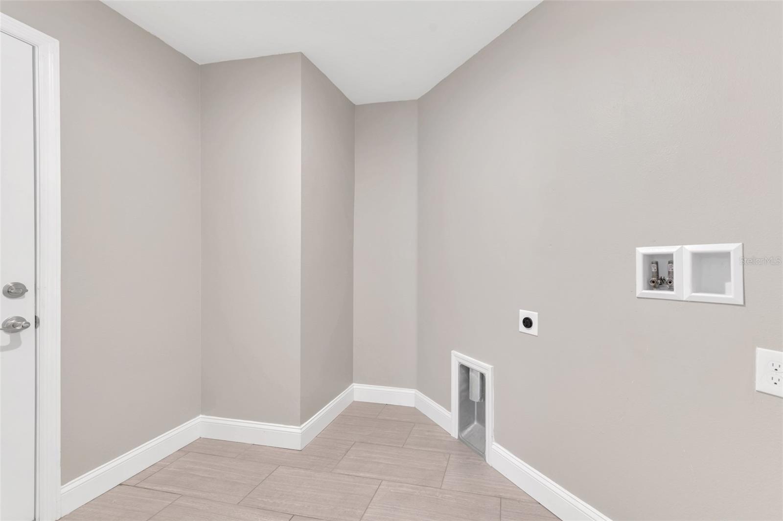 Image 17 of 22 For 2036 Hillview Circle