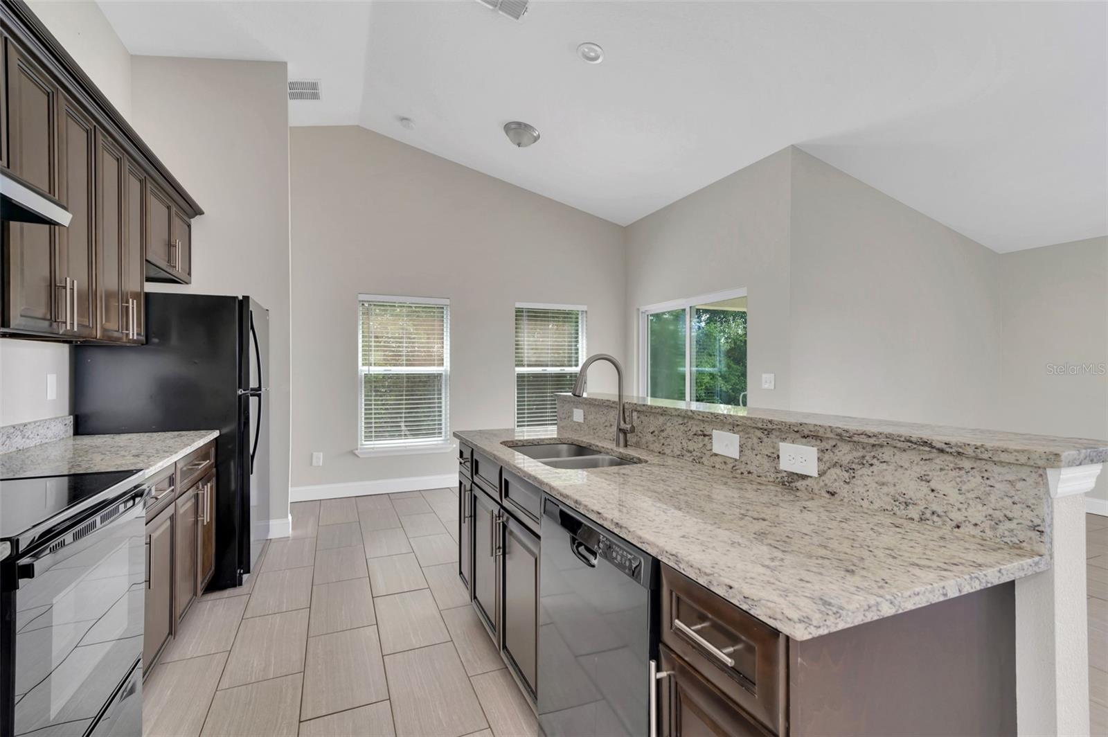 Image 4 of 22 For 2036 Hillview Circle