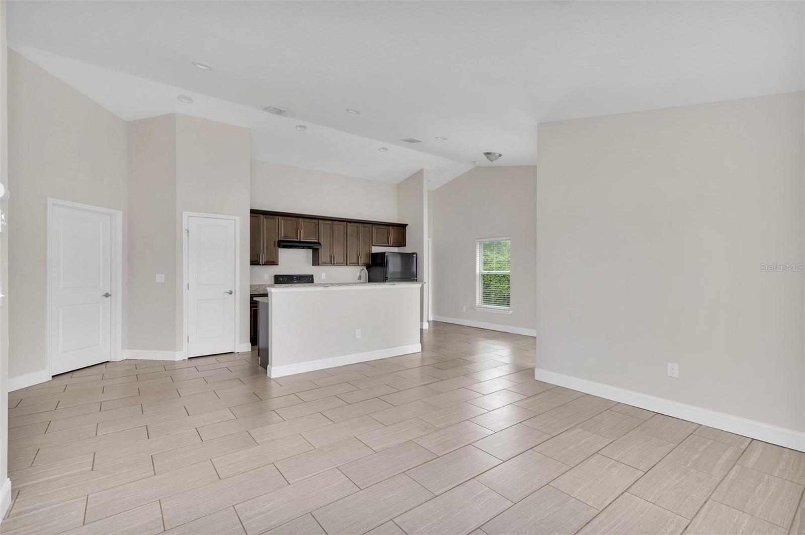 Image 6 of 22 For 2036 Hillview Circle