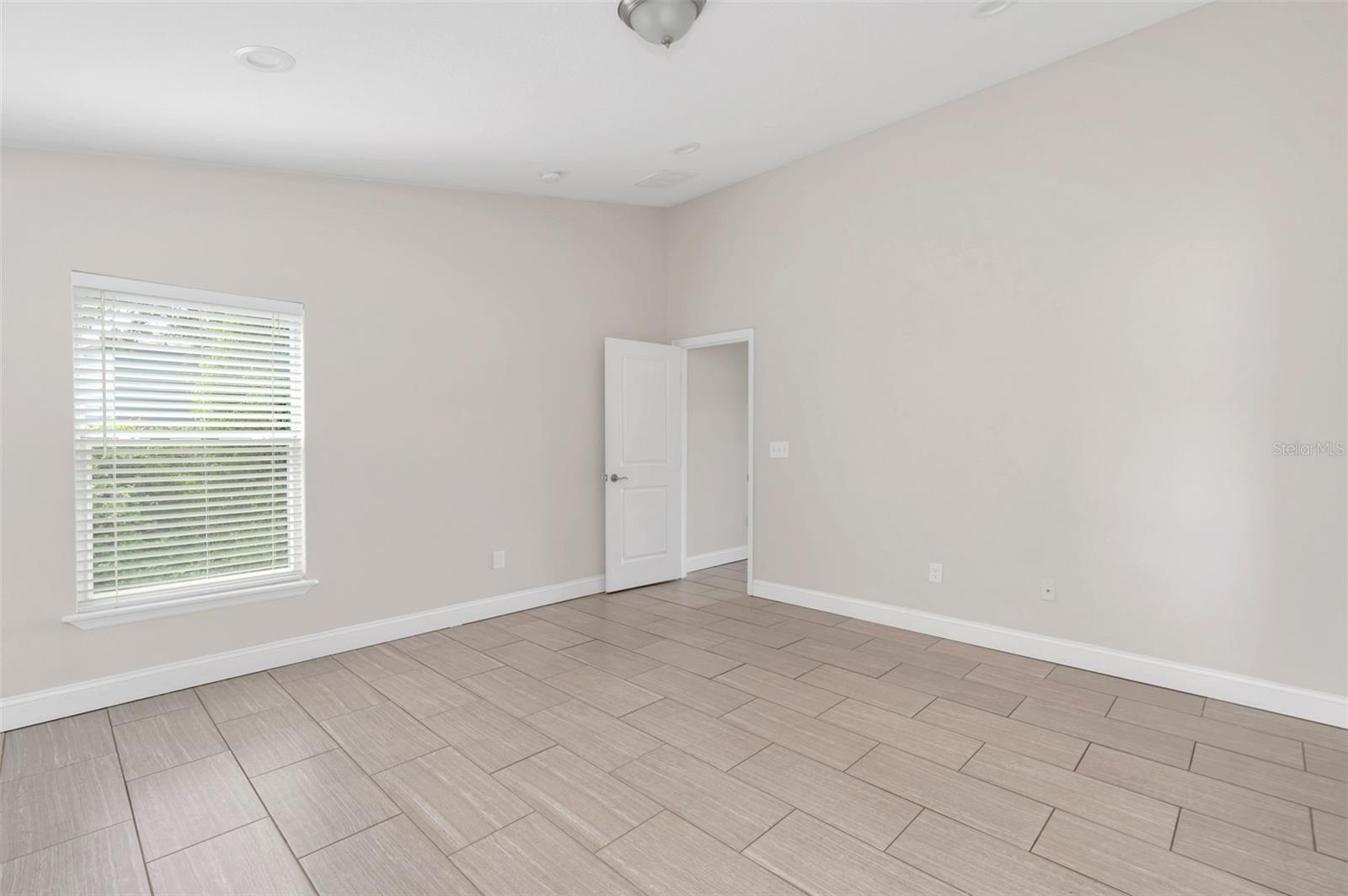 Image 8 of 22 For 2036 Hillview Circle