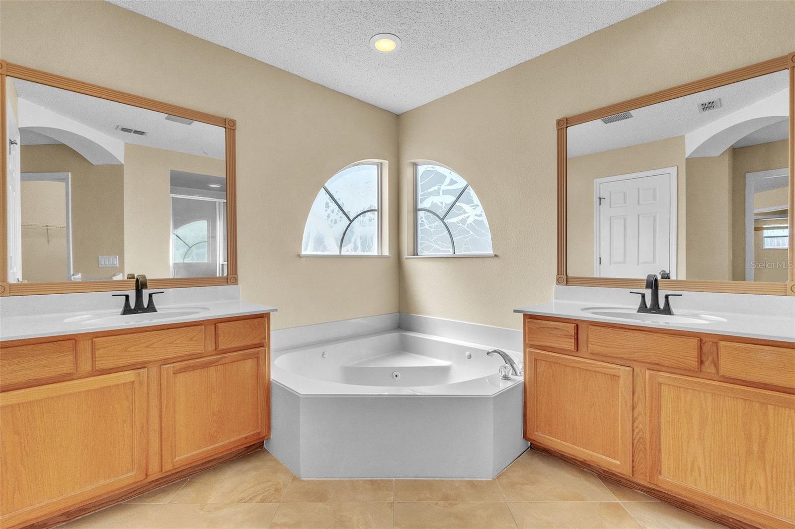 Image 36 of 47 For 14106 Breeze Court