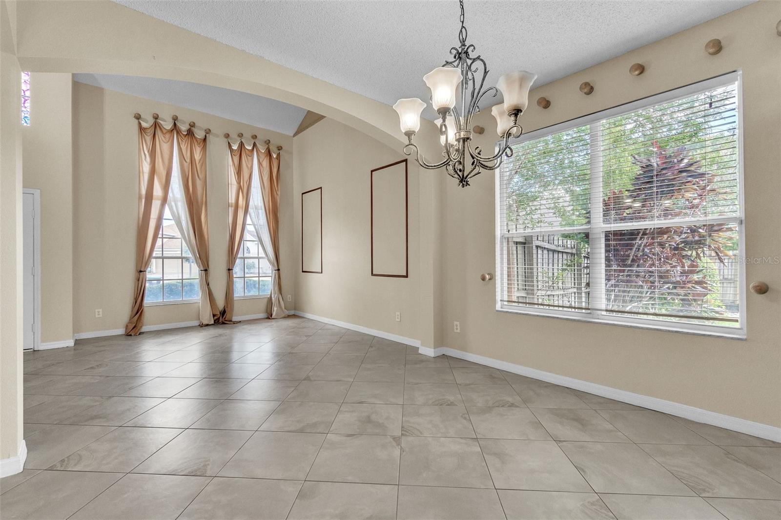 Image 6 of 47 For 14106 Breeze Court