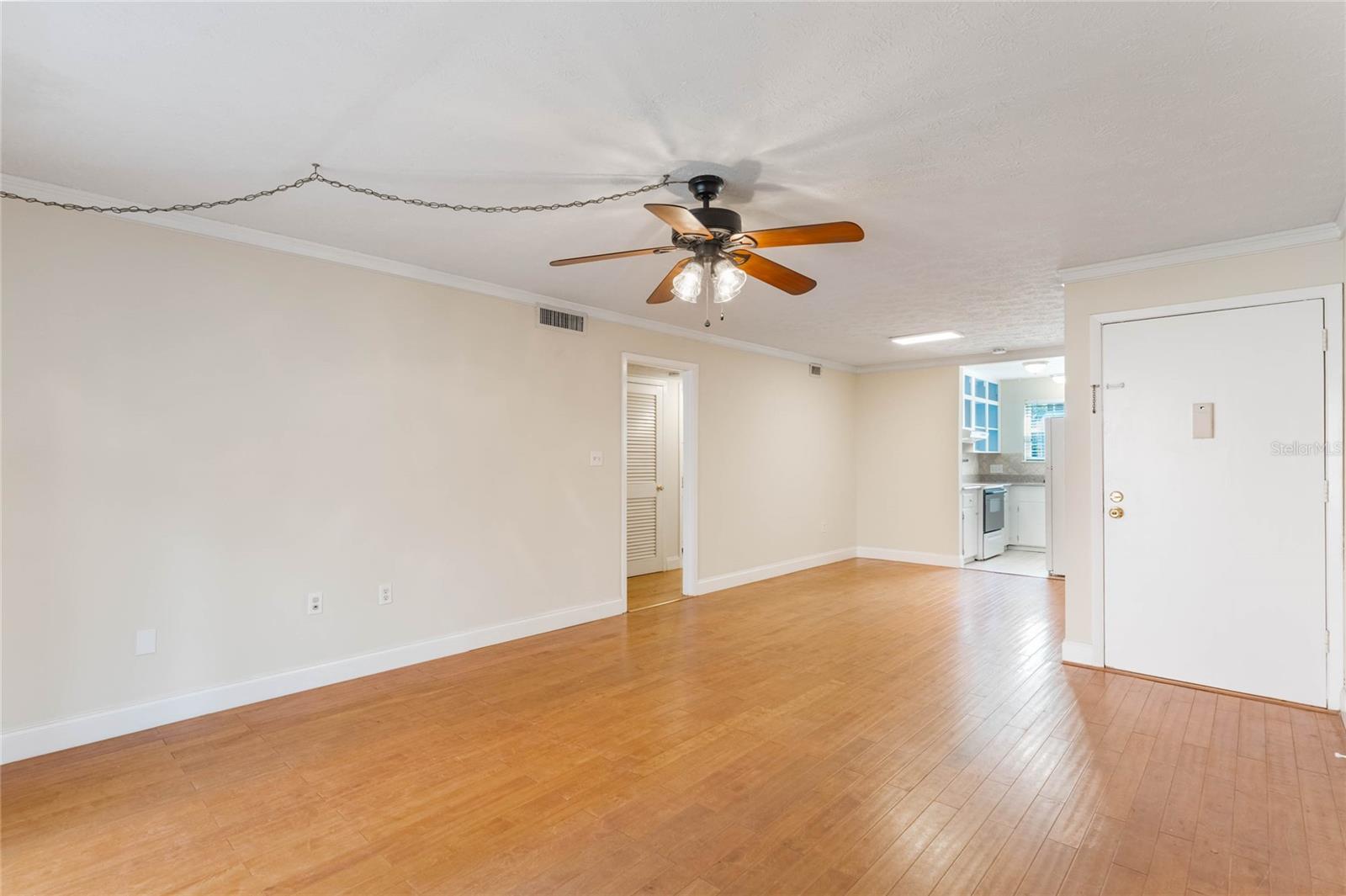 Image 4 of 20 For 4212 Lake Underhill Road 5