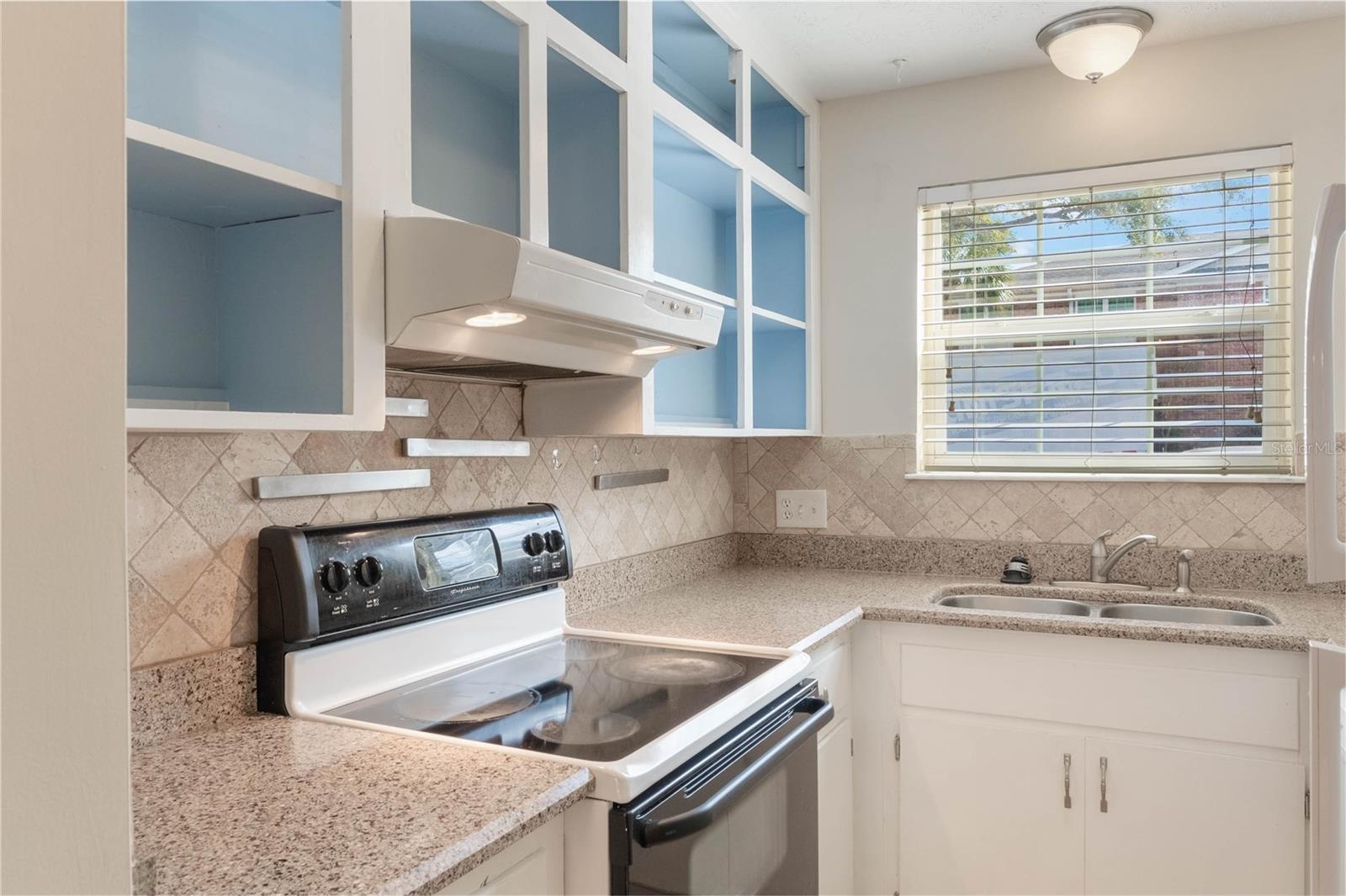 Image 6 of 20 For 4212 Lake Underhill Road 5