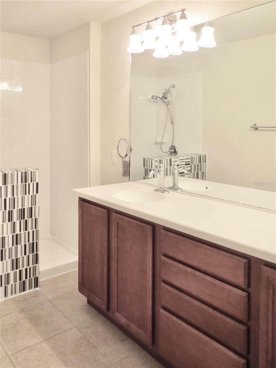 Image 17 of 21 For 7728 Moser Avenue