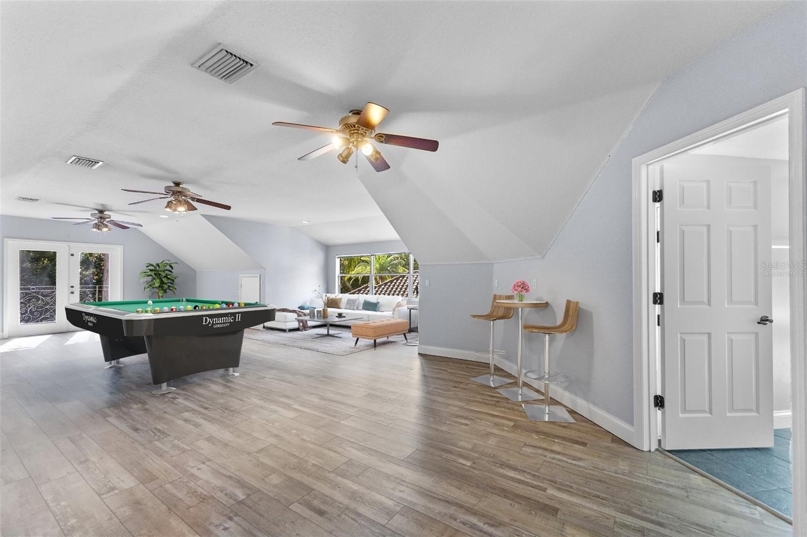 Image 20 of 39 For 32 Allenwood Look
