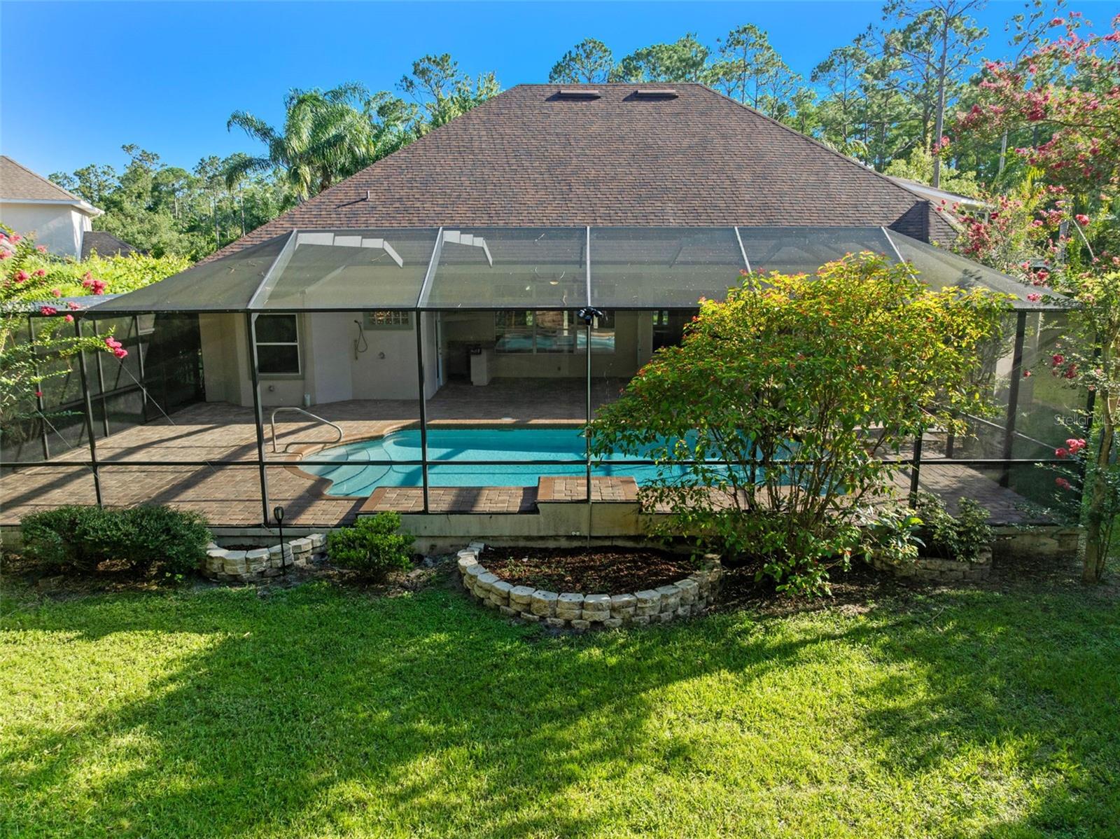 Image 26 of 39 For 32 Allenwood Look