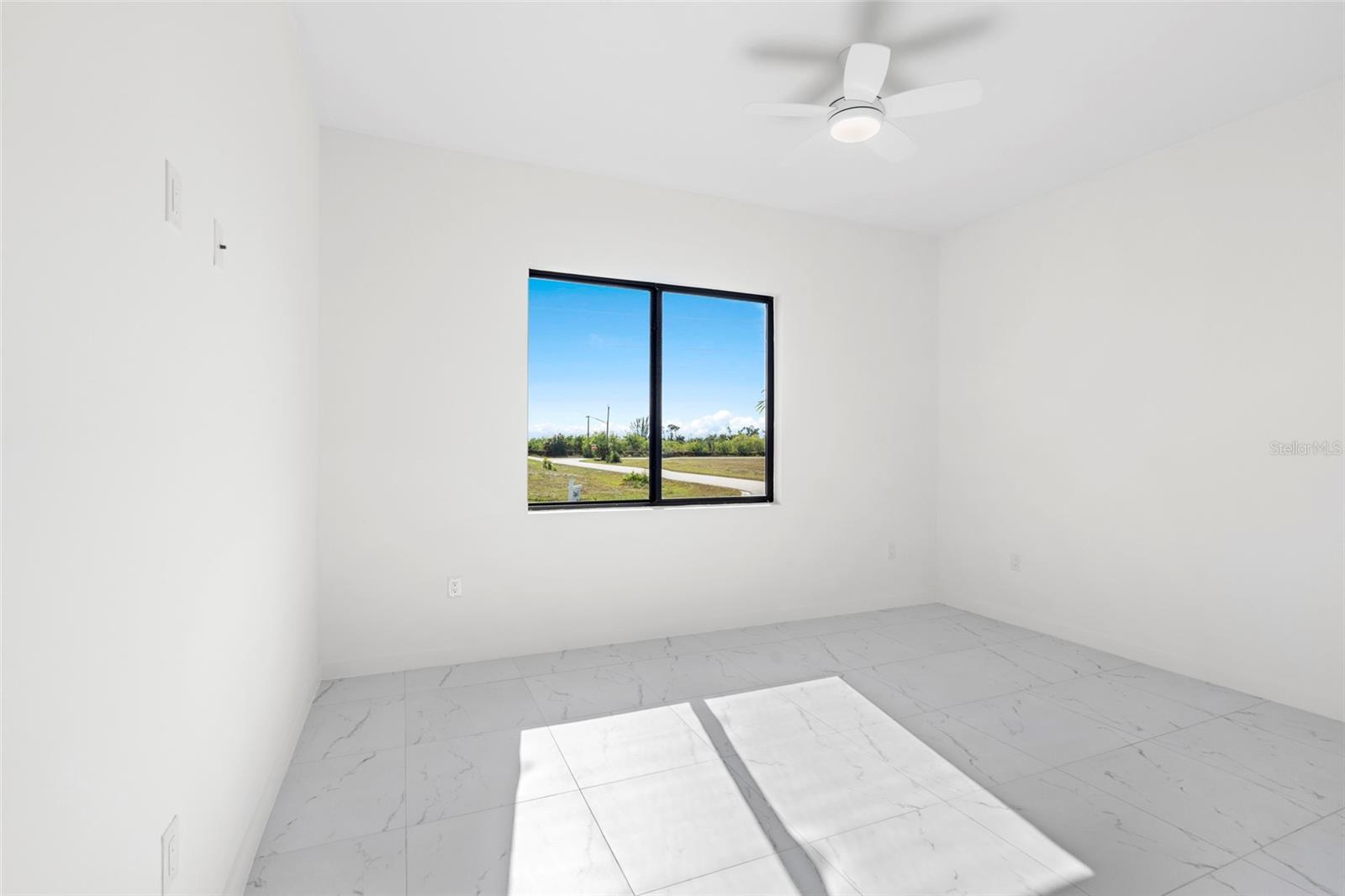 Image 16 of 28 For 1021 Chiquita Boulevard N