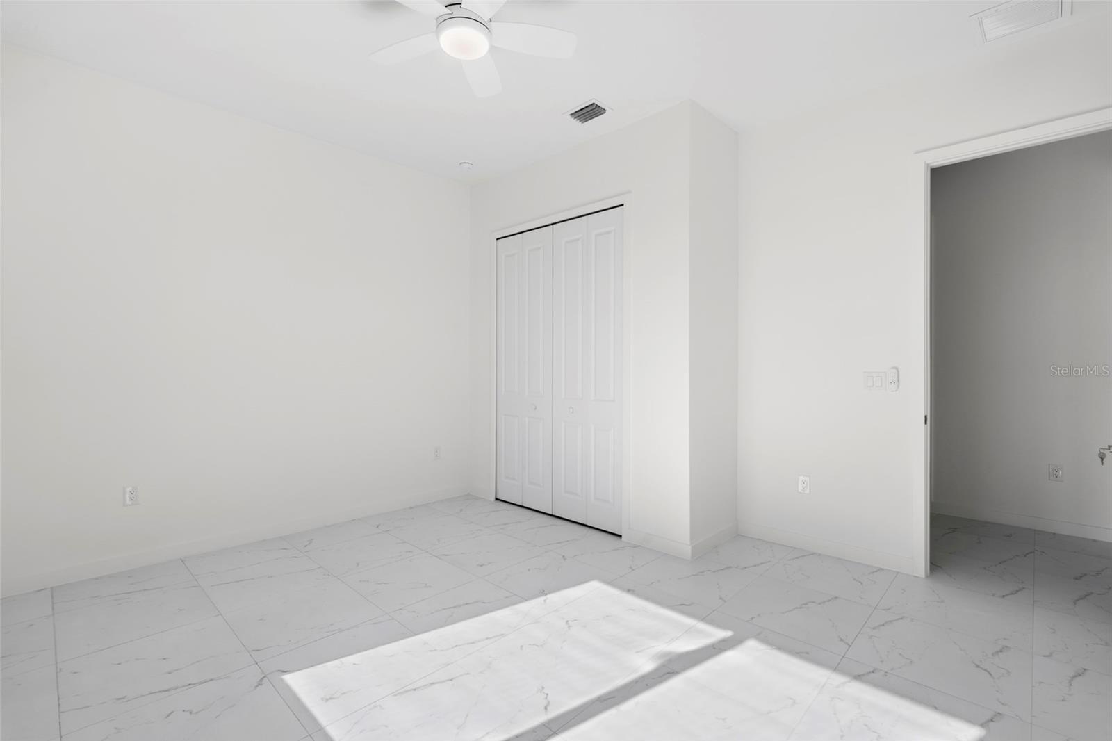 Image 17 of 28 For 1021 Chiquita Boulevard N