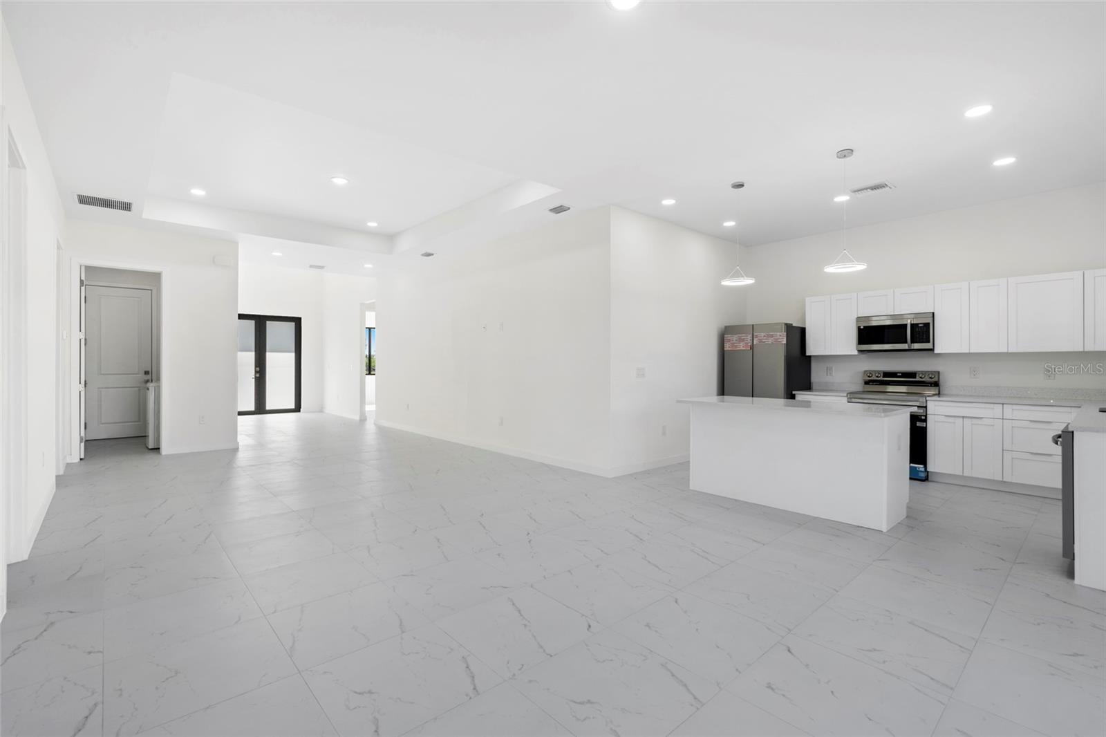 Image 2 of 28 For 1021 Chiquita Boulevard N