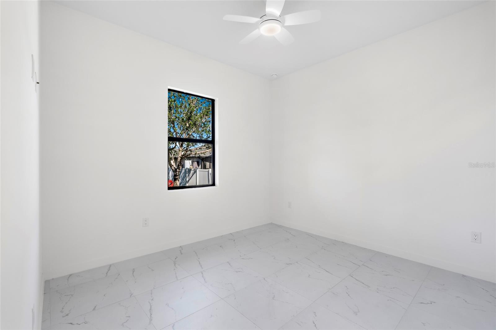 Image 23 of 28 For 1021 Chiquita Boulevard N