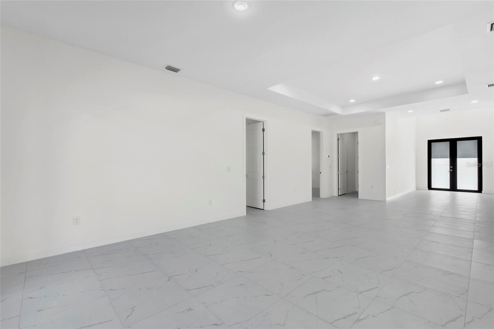Image 7 of 28 For 1021 Chiquita Boulevard N