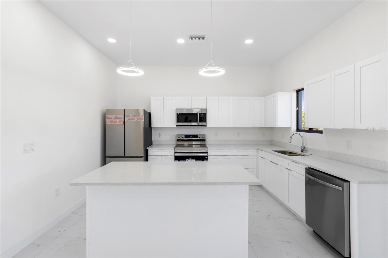 Image 8 of 28 For 1021 Chiquita Boulevard N