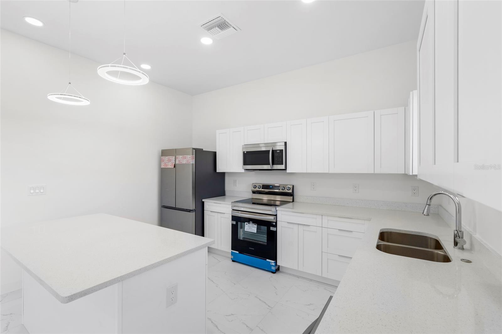 Image 9 of 28 For 1021 Chiquita Boulevard N