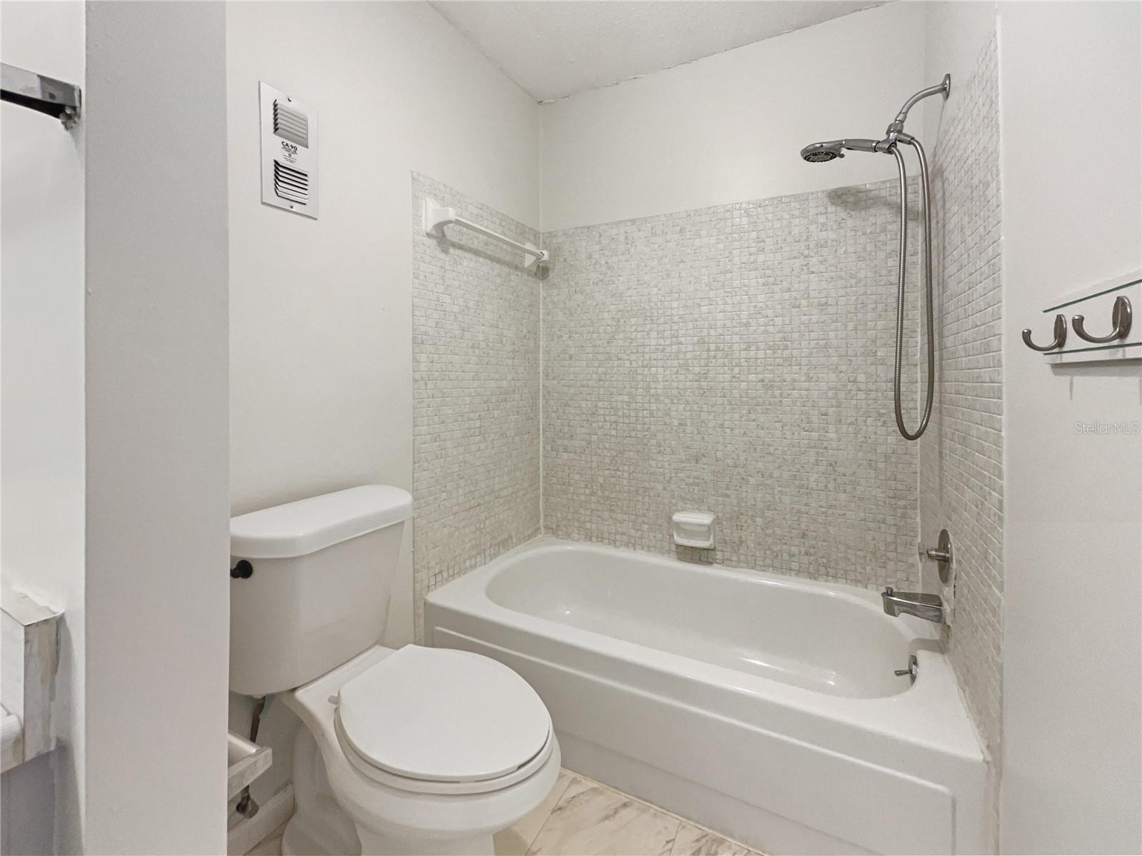 Image 14 of 18 For 524 Orange Drive 22