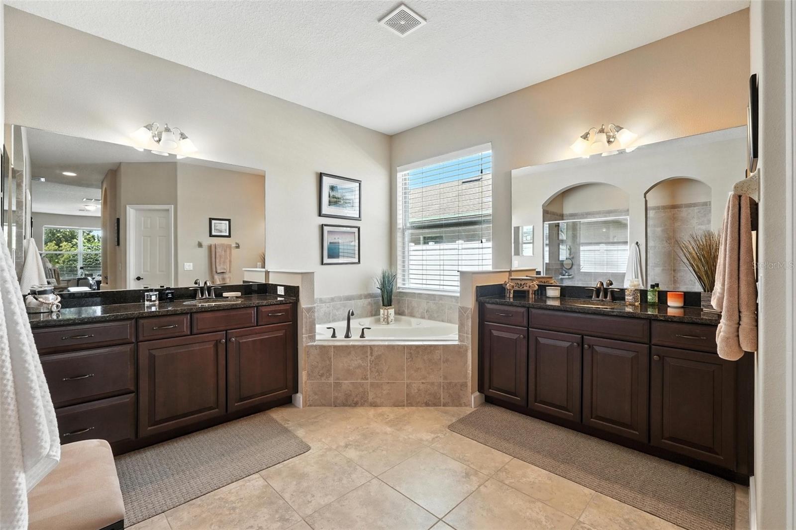 Image 43 of 69 For 4712 Legacy Oaks Drive