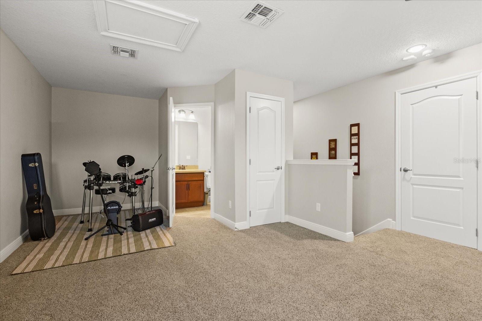 Image 36 of 49 For 910 Sherbourne Circle