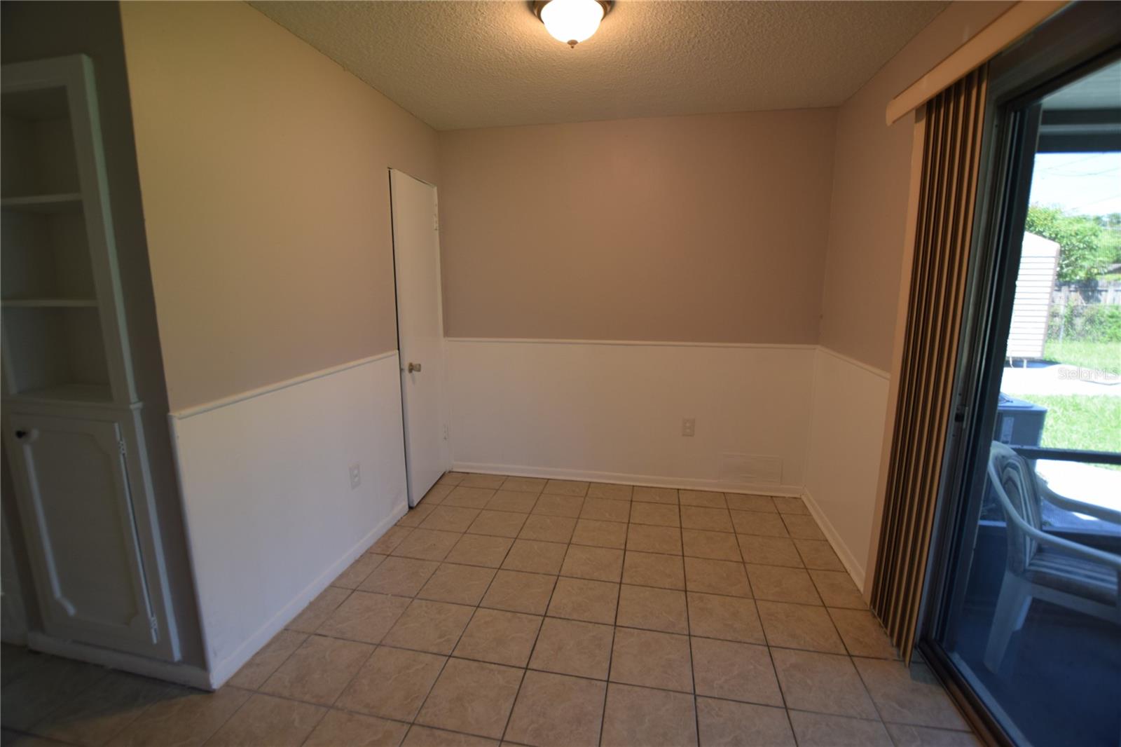 Image 12 of 25 For 6220 Lynette Street