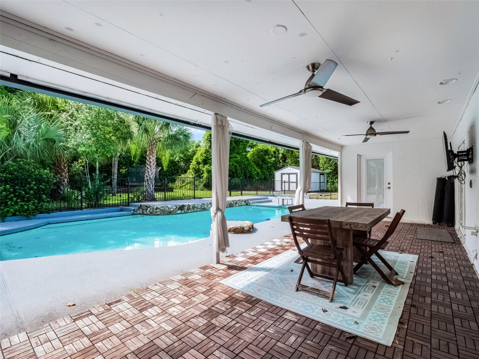 Image 5 of 50 For 8908 Turnberry Court