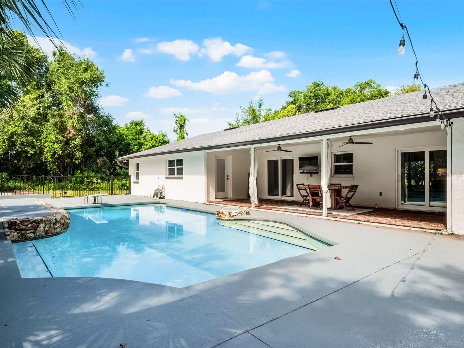 Image 7 of 50 For 8908 Turnberry Court
