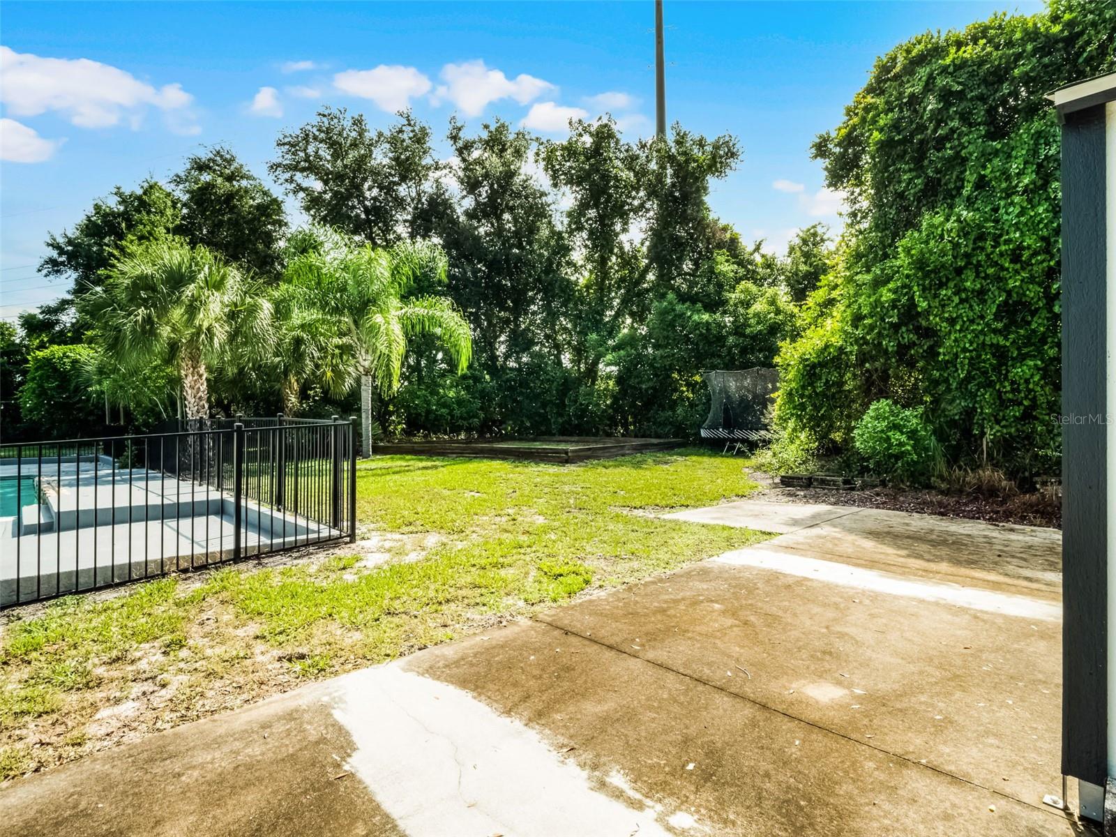 Image 9 of 50 For 8908 Turnberry Court