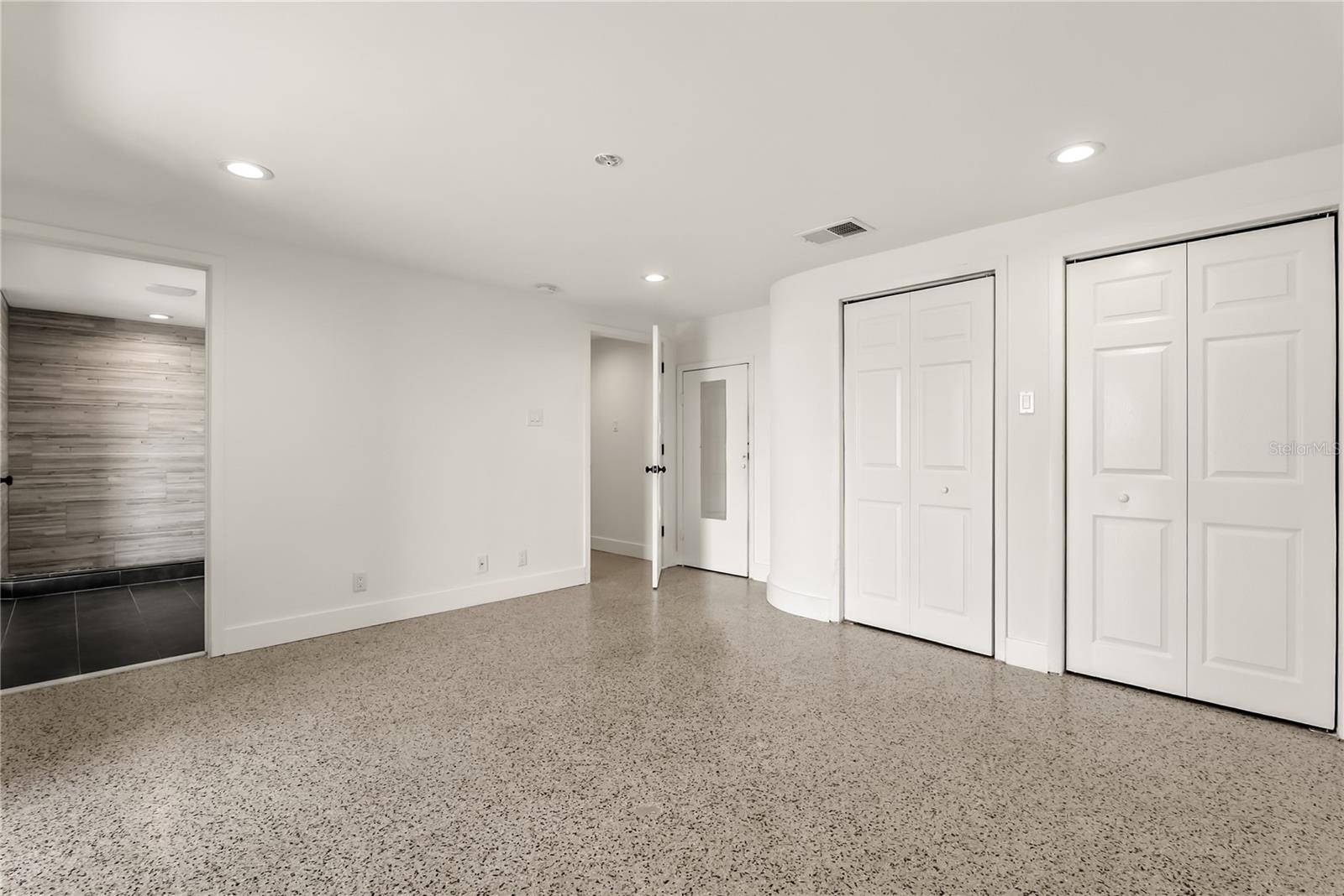Image 16 of 49 For 13120 Shore Drive