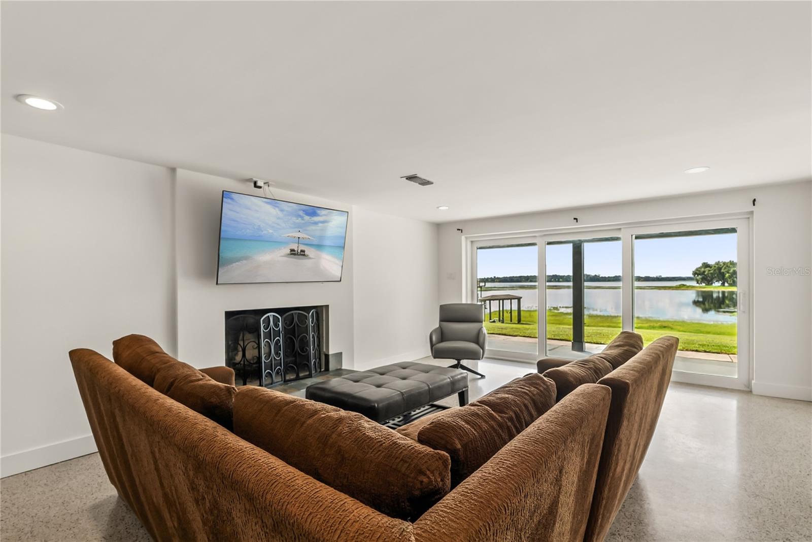 Image 30 of 49 For 13120 Shore Drive