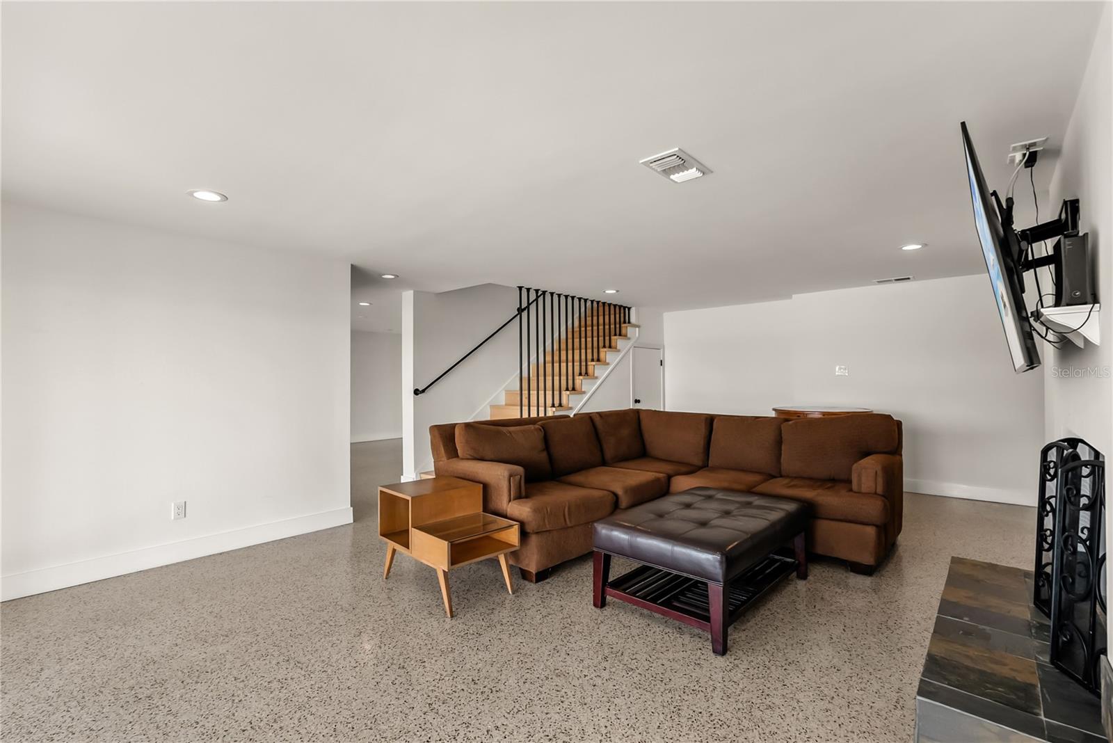 Image 31 of 49 For 13120 Shore Drive