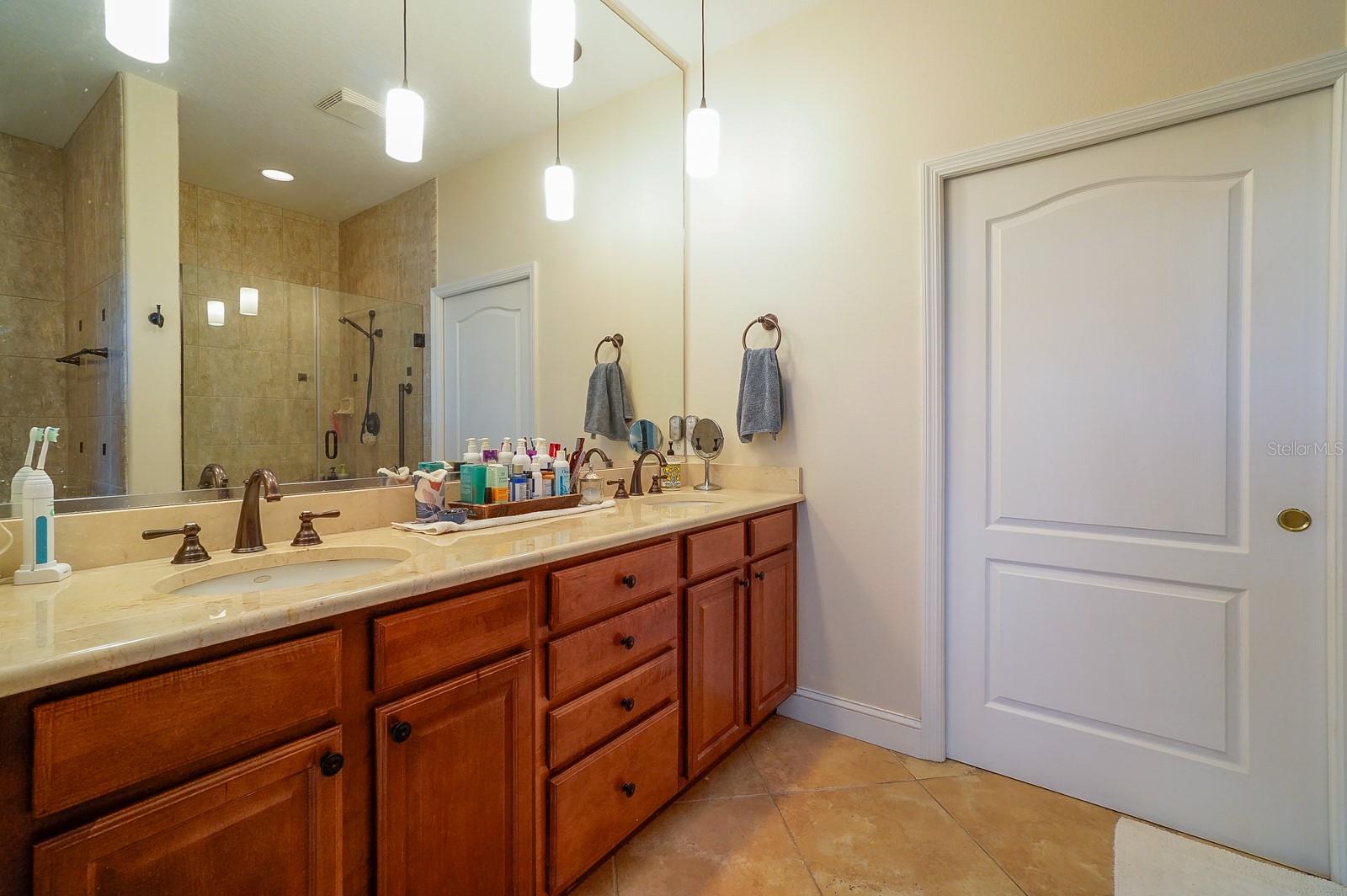 Image 13 of 32 For 913 Lotus Vista Drive 302
