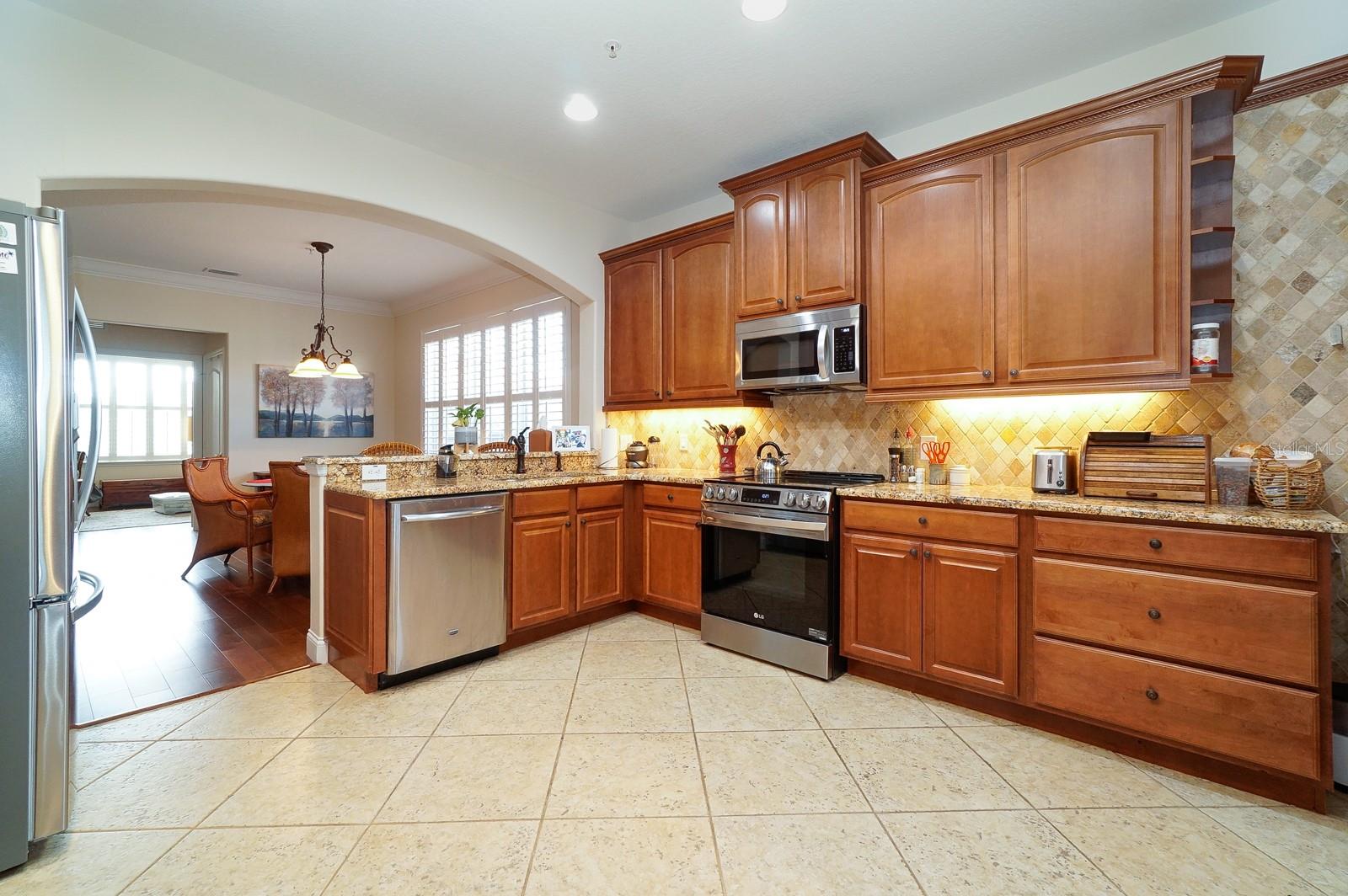 Image 5 of 32 For 913 Lotus Vista Drive 302