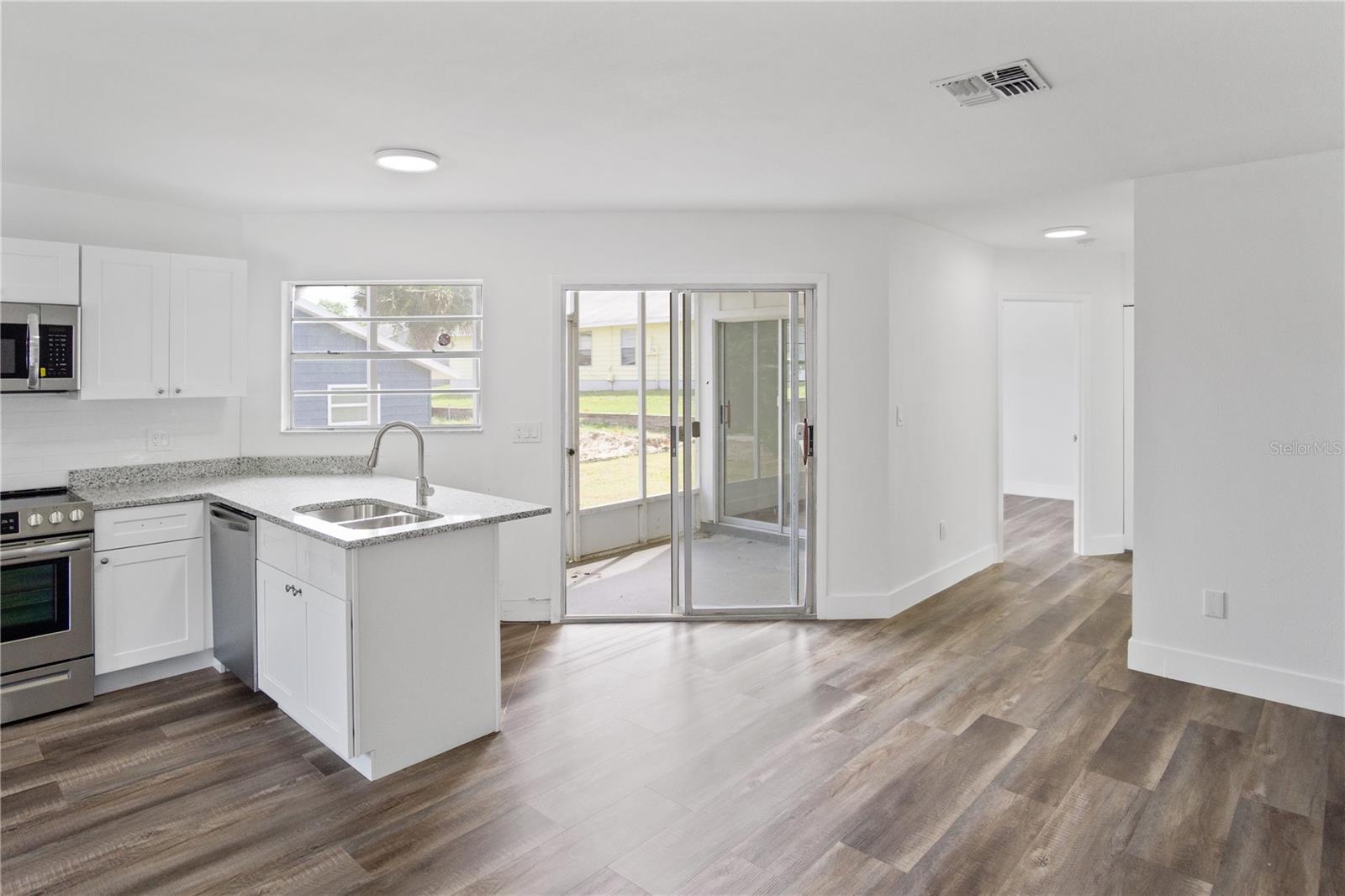 Image 12 of 22 For 213 Fern Court