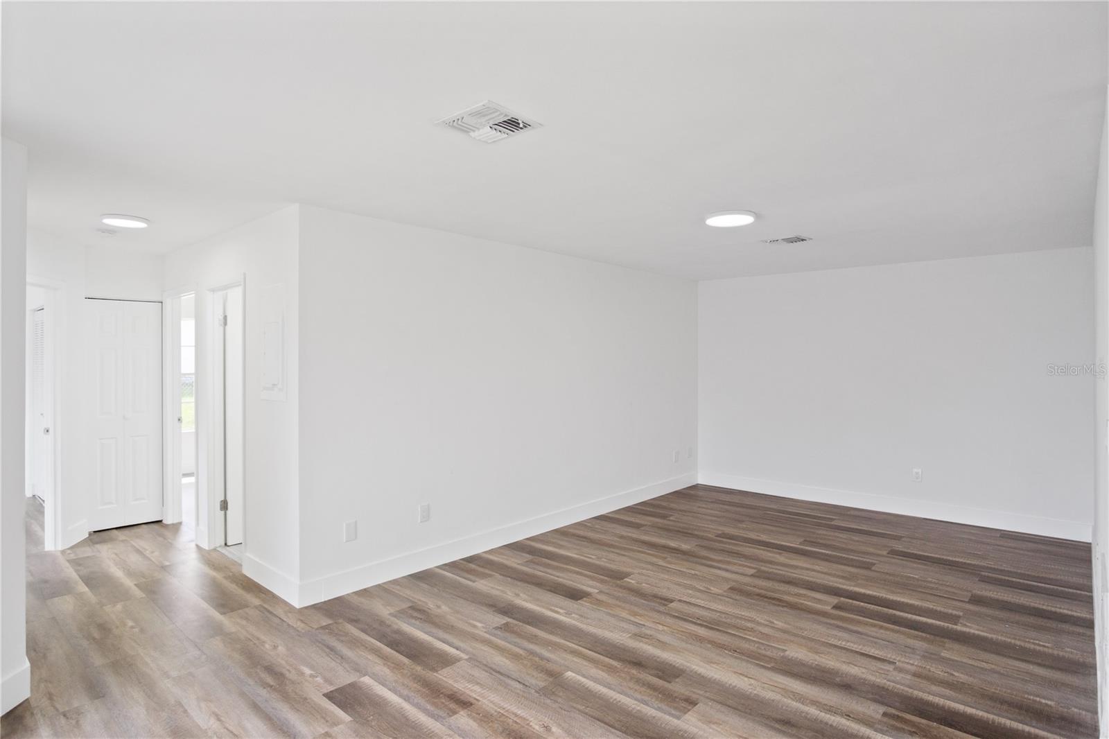 Image 14 of 22 For 213 Fern Court