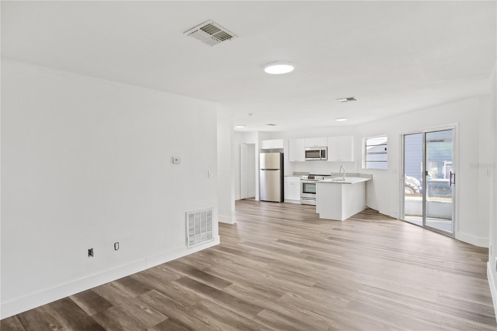 Image 17 of 22 For 213 Fern Court