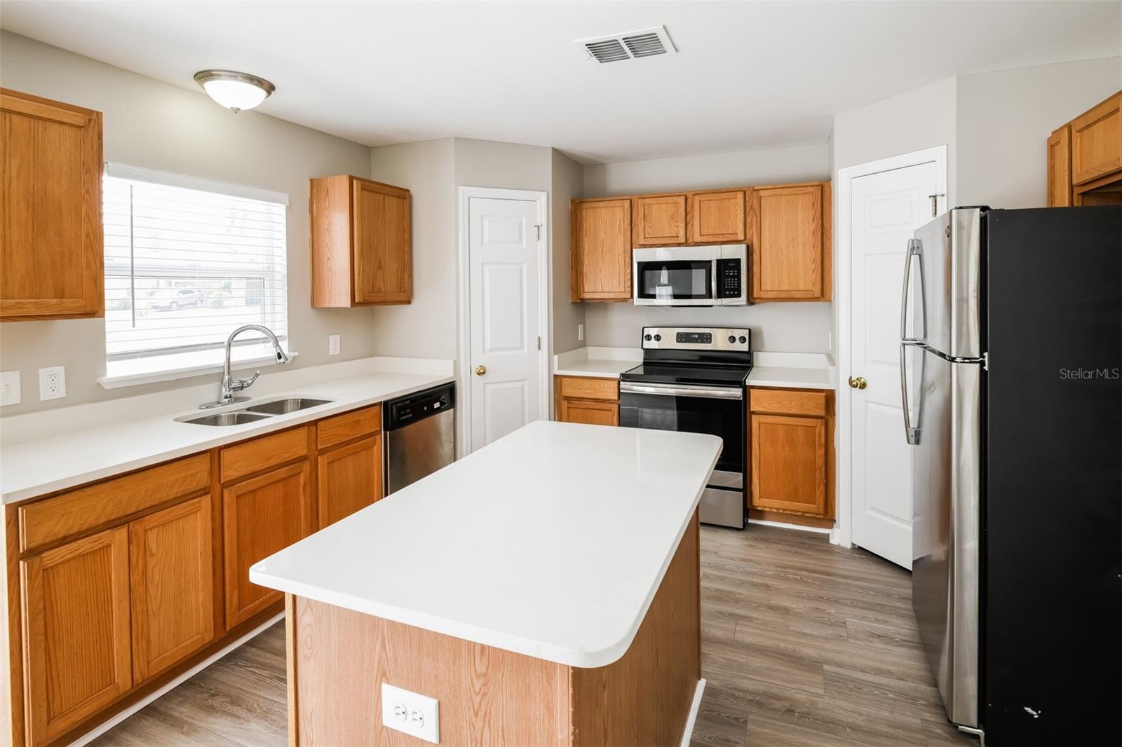 Image 5 of 17 For 2706 Heathgate Way