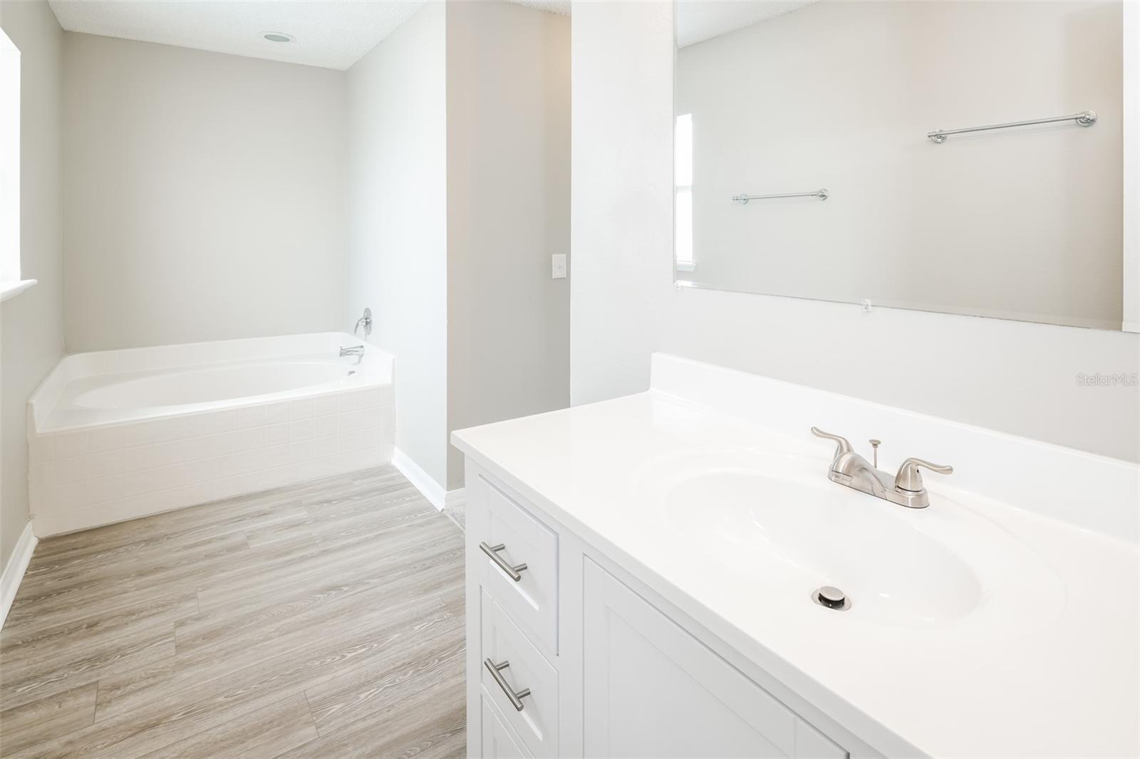 Image 8 of 17 For 2706 Heathgate Way