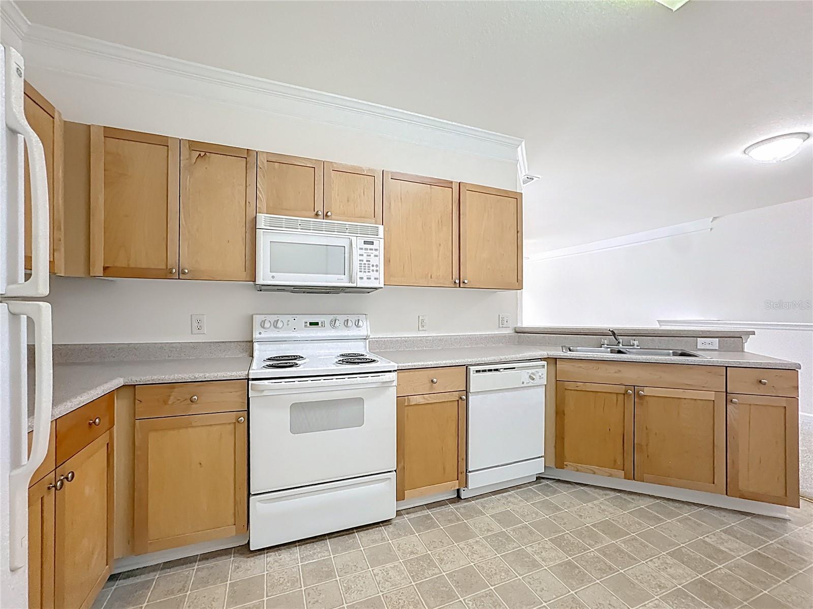 Image 5 of 38 For 8801 Villa View Circle 202