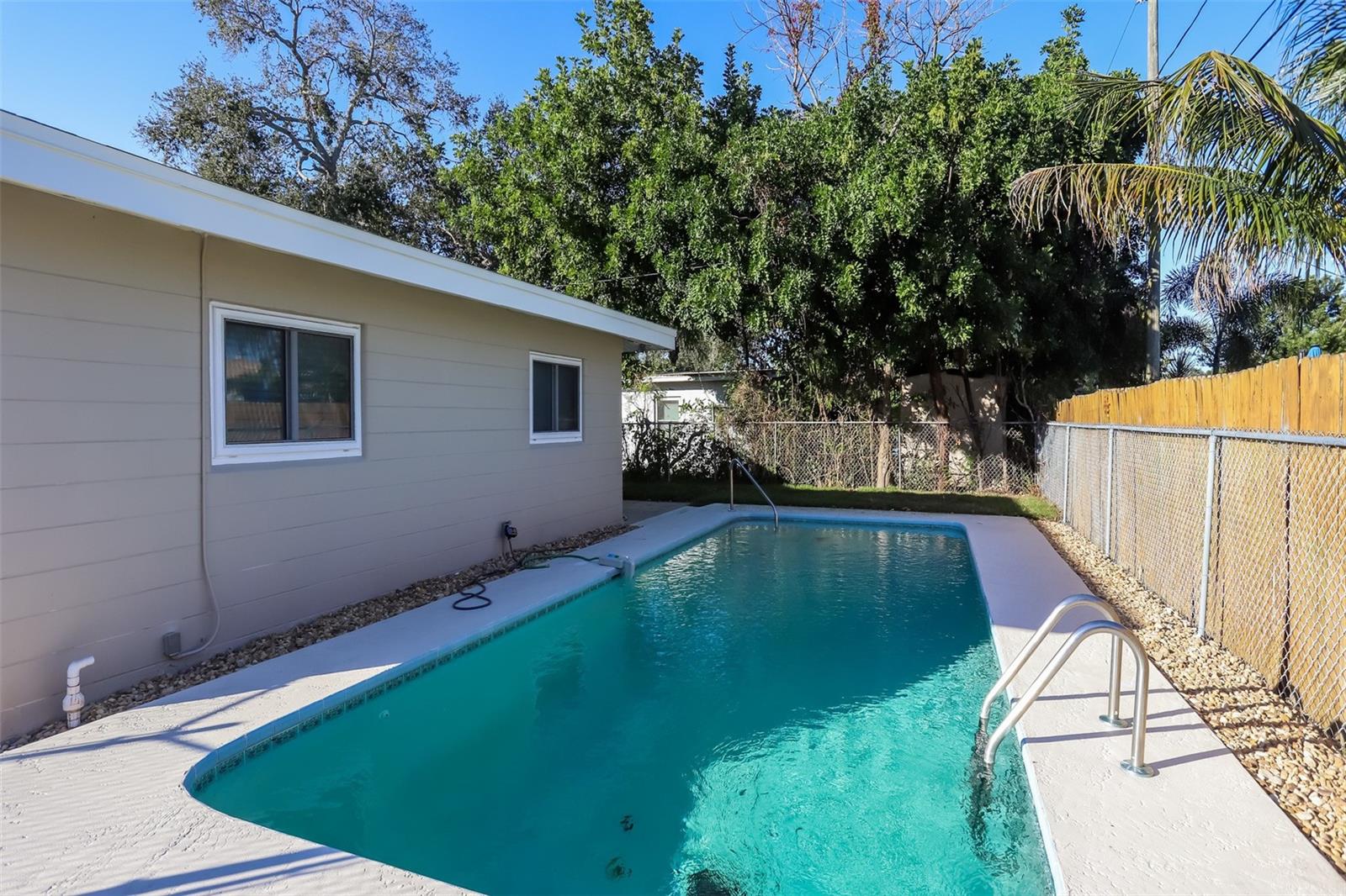 Image 14 of 16 For 1301 Farragut Drive N