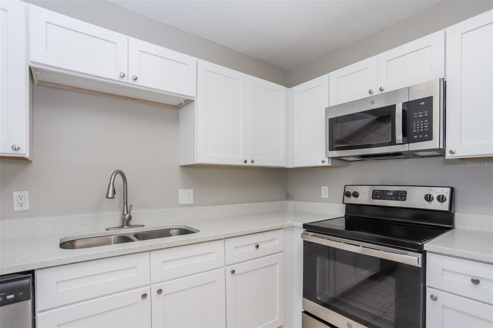 Image 6 of 16 For 1301 Farragut Drive N