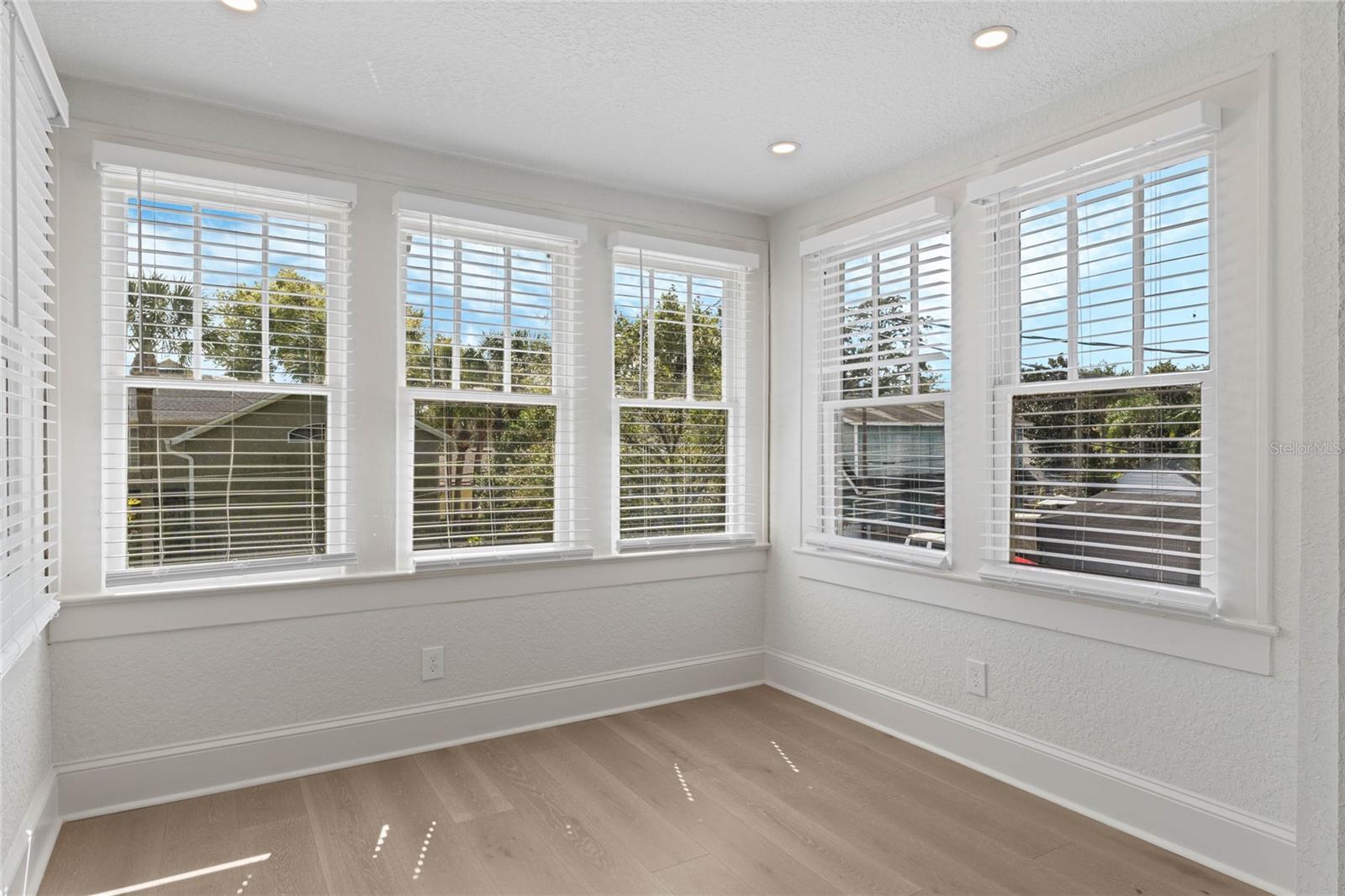 Image 47 of 71 For 718 Livingston Street