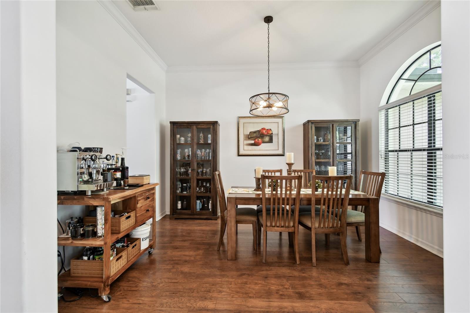 Image 8 of 50 For 386 Baymoor Way