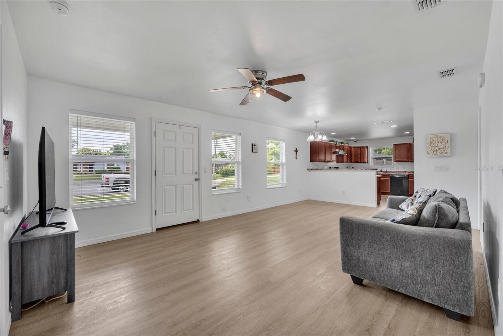 Image 6 of 35 For 9 Summerset Terrace