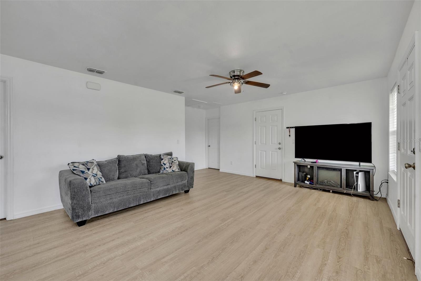 Image 7 of 35 For 9 Summerset Terrace