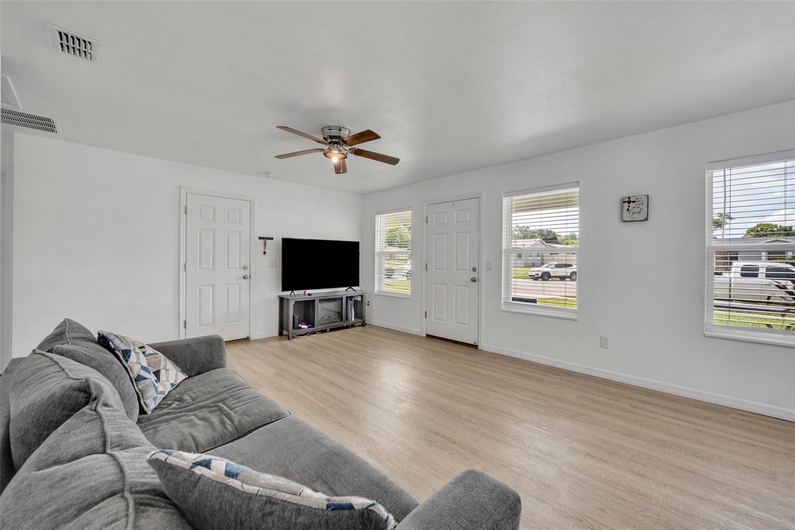 Image 8 of 35 For 9 Summerset Terrace