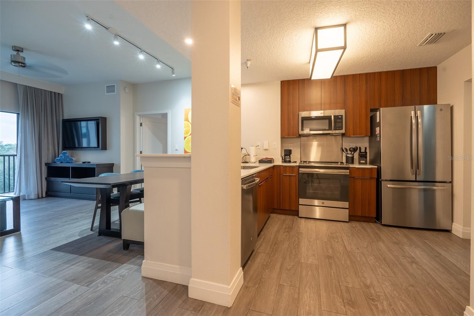 Image 5 of 51 For 14501 Grove Resort Avenue 2436