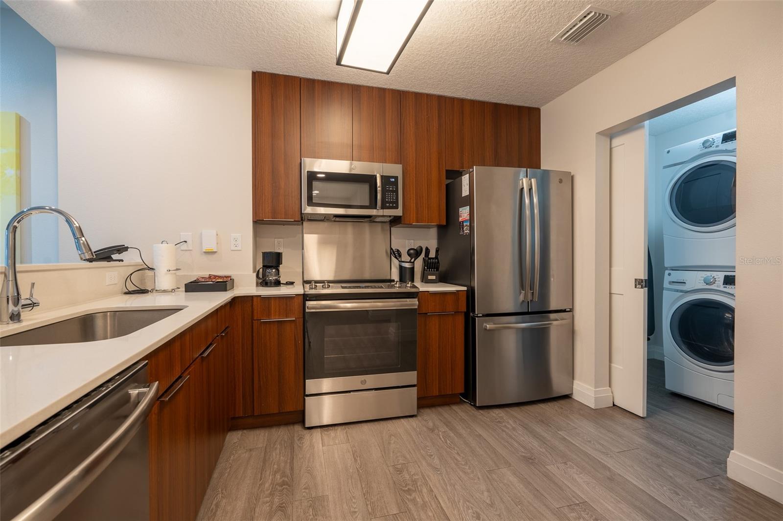 Image 7 of 51 For 14501 Grove Resort Avenue 2436